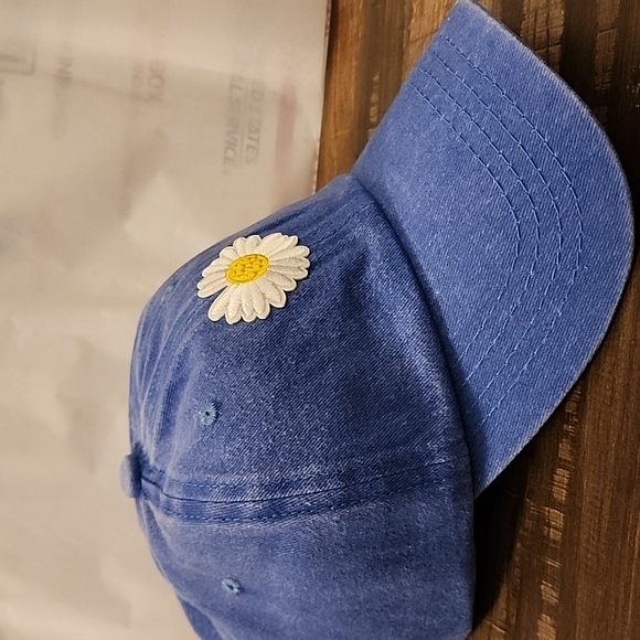 Hand Crafted Accessories - Blue Daisy WOMENS Baseball CAP  Brand NEW BOUTIQUE Item ADJUSTABLE